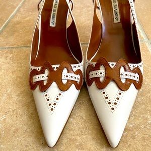 Manolo Blahnik White Leather Pump. Size 38 1/2
